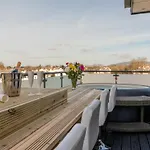 Central Penthouse With Hot Tub & Views 22