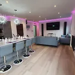 Central Penthouse With Hot Tub & Views 24 Cheltenham