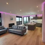 Central Penthouse With Hot Tub & Views 24 Cheltenham