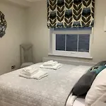 Luxury Refurbished 2 Bedroom Regency Apartment