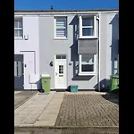 The Hideaway, Calm, Cozy, Dog Friendly Retreat