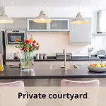 Elizabeth Flat 5 - By Luxury Apartments