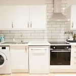 The Spitfire - Renovated 3-Bed House In Cheltenham, Sleeps 8
