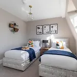 Elliot Oliver - Laverham House - Stunning 6 Bedroom Regency House With Parking