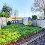 Cheerful 4-Bedroom Home In Cheltenham With Free Parking On Premises