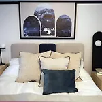 Wesley House - Fantastic Location With Free Parking