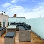 The Burton Penthouse By Fortuna Property