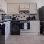 Montpellier Regency Apartment Balcony & Parking