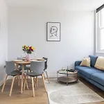 Beautifully Presented Newly Renovated City-Centre Apartment In Cheltenham