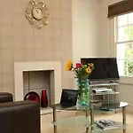 Apartment In The Heart Of Cheltenham/ Parking