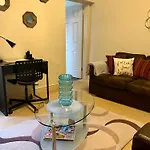 Apartment In The Heart Of Cheltenham/ Parking