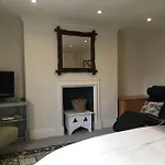 A Self Contained Apartment On The Bath Road