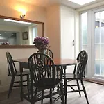 A Self Contained Apartment On The Bath Road