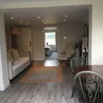 A Self Contained Apartment On The Bath Road