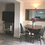 A Self Contained Apartment On The Bath Road