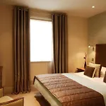 The George Hotel & Monty\'S