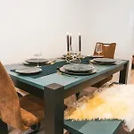 Tunstall House