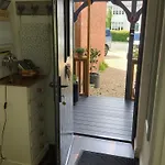 The Snug In Cheltenham, Leckhampton - A Cosy & Unique Space