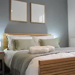 New, Luxury Apartment In Town Centre