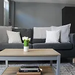 New, Luxury Apartment In Town Centre