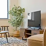 Central 1Bd With Free Underground Parking!