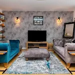 Luxury -Chelt Walking-2Bed-Long Stays-Parking