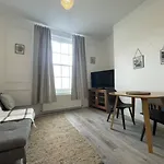 Comfy, Modern, Convenient, Parking!