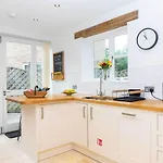 Luxury -Chelt Walking-2Bed-Long Stays-Parking