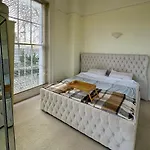 Apartment 1 Mile From Cheltenham Racecourse