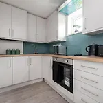 Compton House - 4 Bed