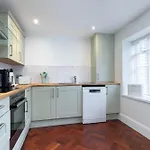 Charming Two Bedroom Apartment In Fairview