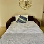 Apartment In The Heart Of Cheltenham/ Parking
