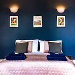Colourful Apartment Close To Town Centre