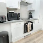 Elegant 1 Bedroom Apartment In Cheltenham Centre