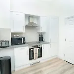 Elegant 1 Bedroom Apartment In Cheltenham Centre