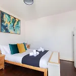 Lovely 2-Bed Town Centre Duplex Apartment