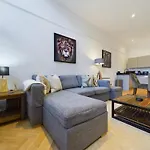 Luxury Town Centre Stay 2-Bed Chapel Conversion With Private Parking