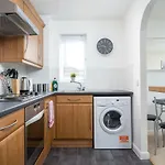 Lloyd Close Cheltenham - Close To Town Centre & Gchq