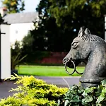 Little Manor