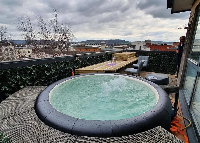 Central Penthouse With Hot Tub & Views 24 Cheltenham