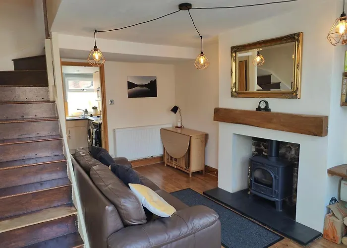 Town Centre House With Free Parking