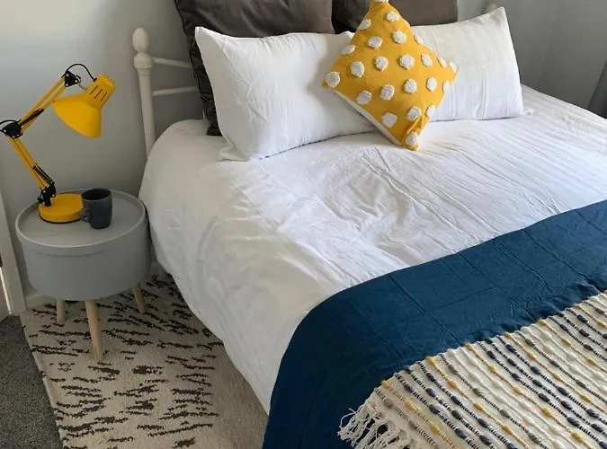 The Hideaway, Calm, Cozy, Dog Friendly Retreat