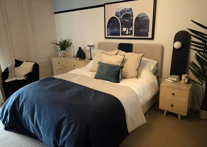 Wesley House - Fantastic Location With Free Parking
