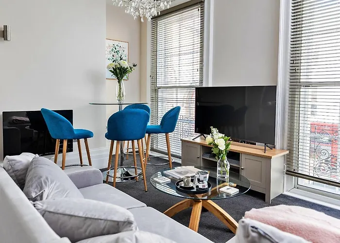 Finest Retreats - Clarence Parade