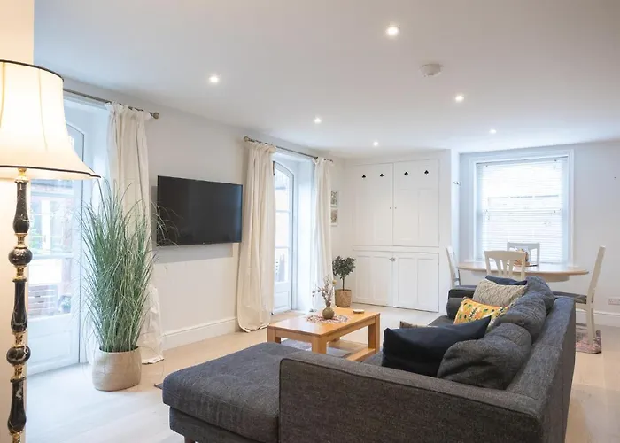 Spacious 2Br Victorian Cheltenham Flat In Cotswolds - Free Parking