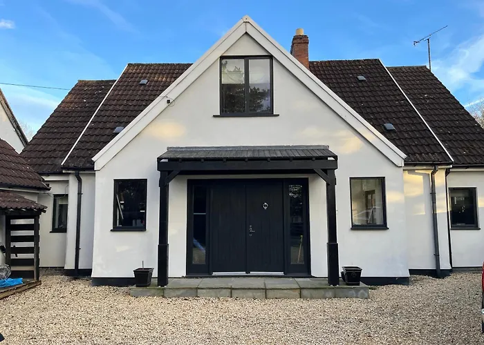 8-10 Bed, Spacious House