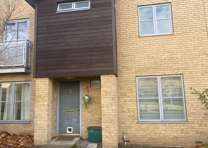 Pass The Keys Modern Townhouse With Secure Parking And Garden