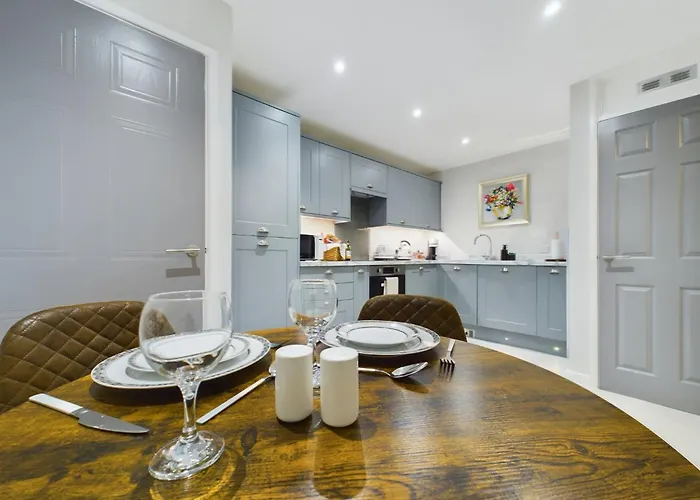 Modern Duplex Central Free Parking Wi-Fi