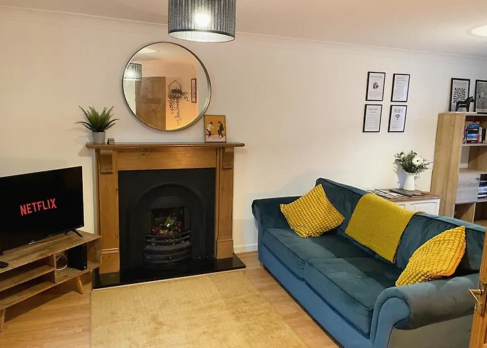 3 Bed Home In Cheltenham Town Centre With Free Parking For 1 Car