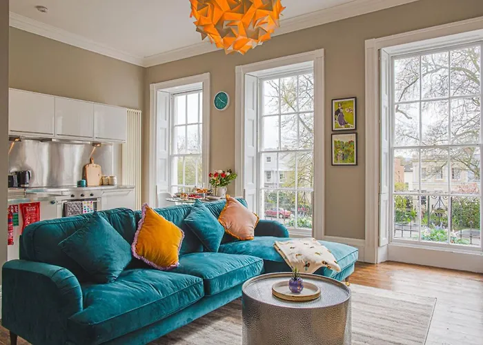 Stylish Grade II Listed Apartment: The London
